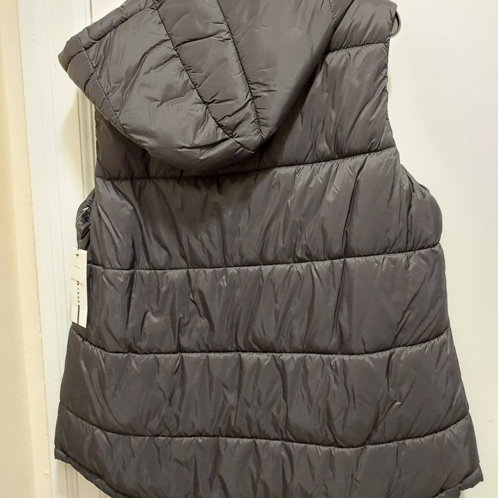 DKNY SPORT Women’s Black Puffer Vest Black Removable Hood XL NWT - Picture 2 of 3